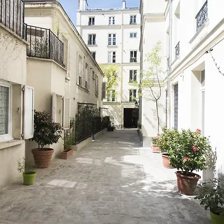 Veeve - Style In South Pigalle